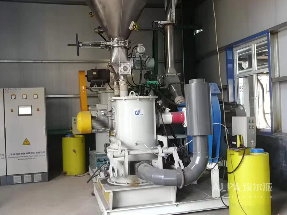 TSM<a href=http://shuangluoxuan.cn/chanpin/144.html target=_blank class=infotextkey><a href=http://shuangluoxuan.cn/chanpin/145.html target=_blank class=infotextkey>小蘇打</a></a>粉碎機設(shè)備實例圖
